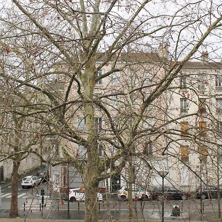 Comfort And Calm At The Gateway To Paris Apartment